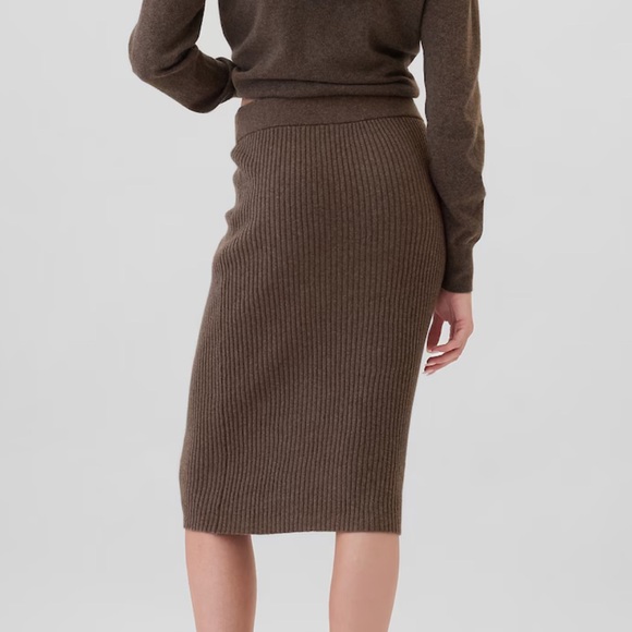 Gap || Brown ribbed sweater skirt - Picture 2 of 5